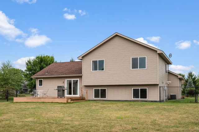 6194 Karmen Avenue NE, Albertville, MN 55301