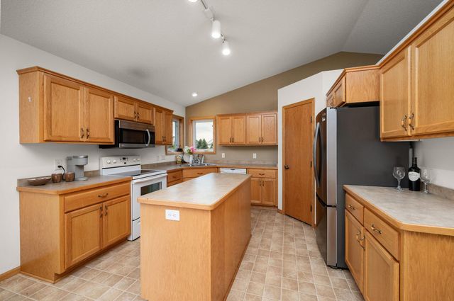 6194 Karmen Avenue NE, Albertville, MN 55301