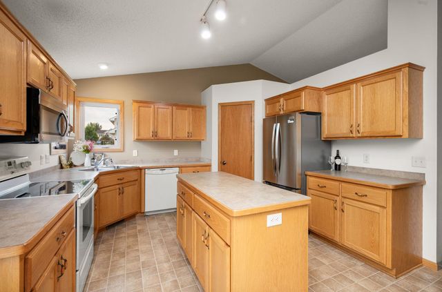 6194 Karmen Avenue NE, Albertville, MN 55301