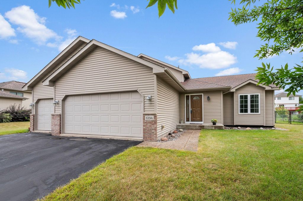 6194 Karmen Avenue NE, Albertville, MN 55301