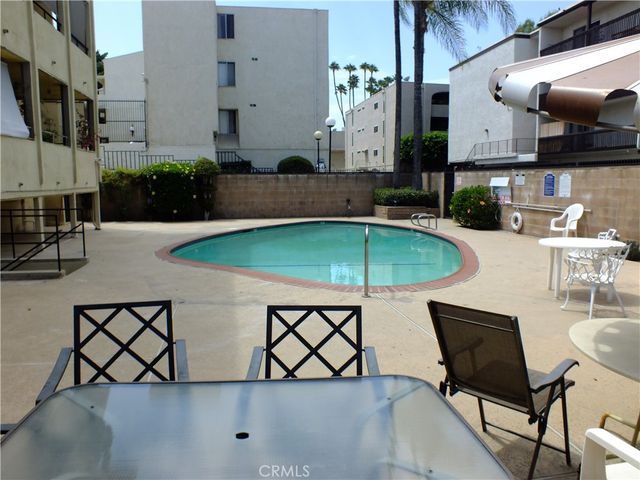 5339 Newcastle Avenue 103, Encino, CA 91316