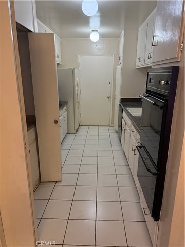 5339 Newcastle Avenue 103, Encino, CA 91316
