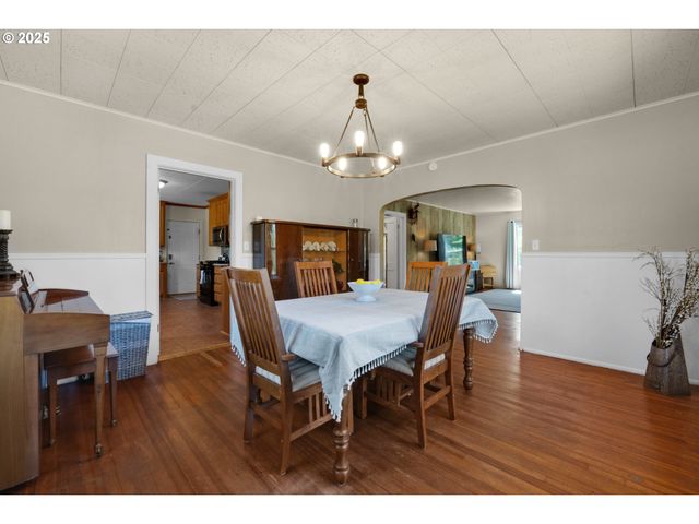 92289 SVENSEN MARKET Rd, Astoria, OR 97103