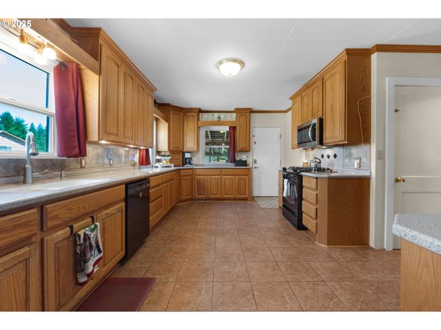 92289 SVENSEN MARKET Rd, Astoria, OR 97103