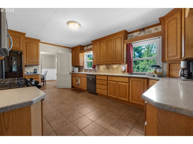 92289 SVENSEN MARKET Rd, Astoria, OR 97103