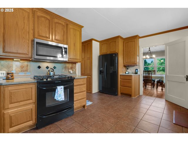 92289 SVENSEN MARKET Rd, Astoria, OR 97103