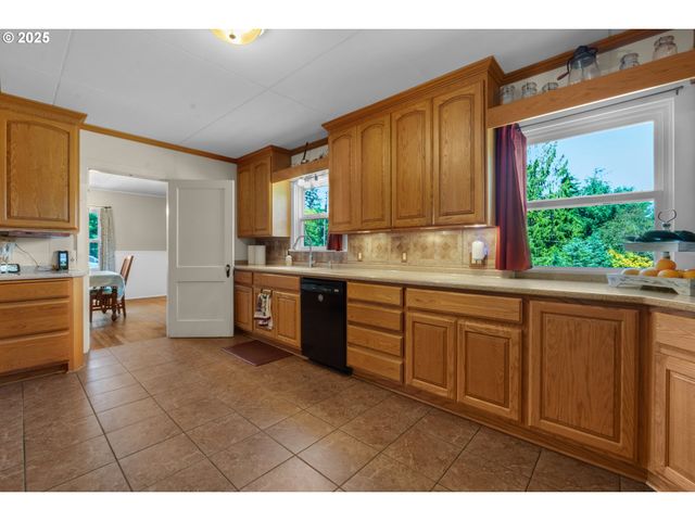 92289 SVENSEN MARKET Rd, Astoria, OR 97103