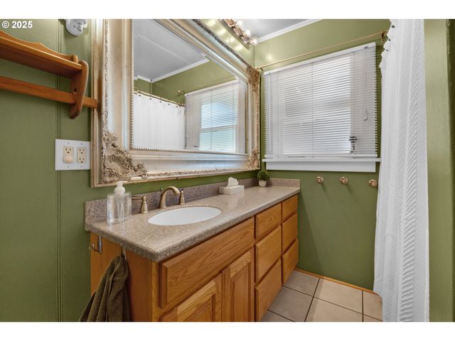 92289 SVENSEN MARKET Rd, Astoria, OR 97103