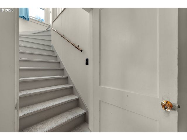 92289 SVENSEN MARKET Rd, Astoria, OR 97103