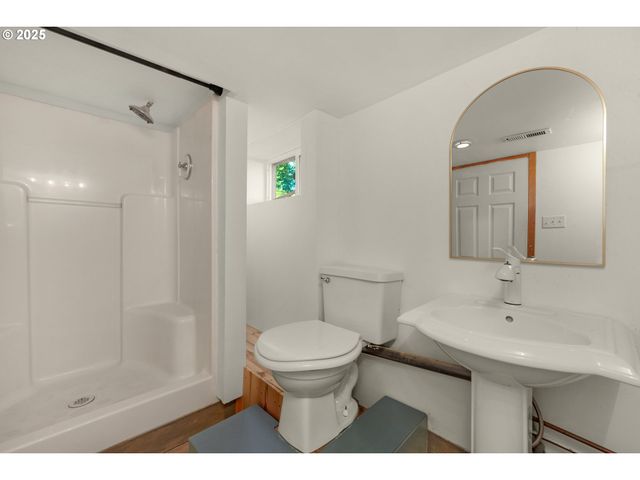 92289 SVENSEN MARKET Rd, Astoria, OR 97103