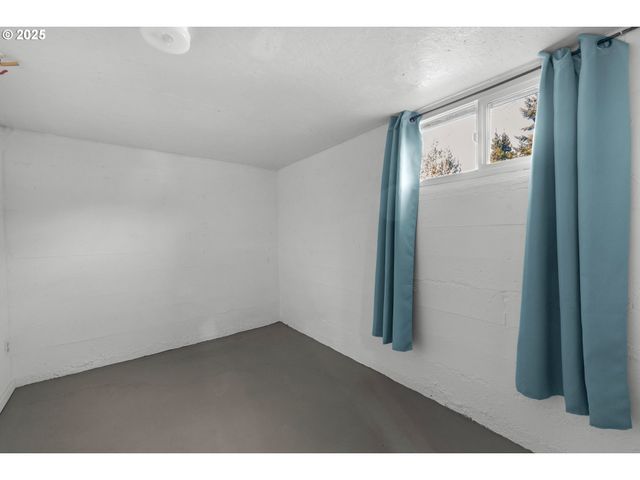 92289 SVENSEN MARKET Rd, Astoria, OR 97103