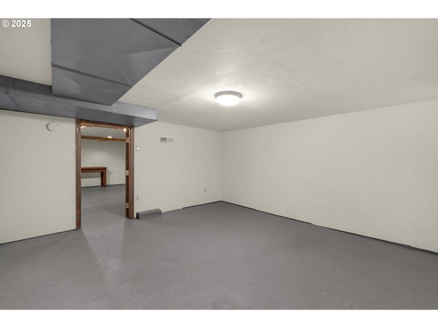 92289 SVENSEN MARKET Rd, Astoria, OR 97103