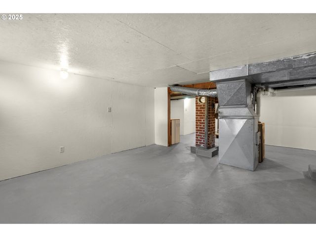 92289 SVENSEN MARKET Rd, Astoria, OR 97103