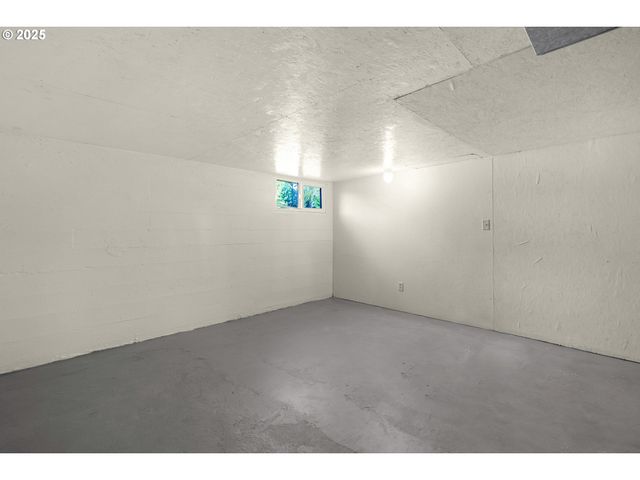 92289 SVENSEN MARKET Rd, Astoria, OR 97103