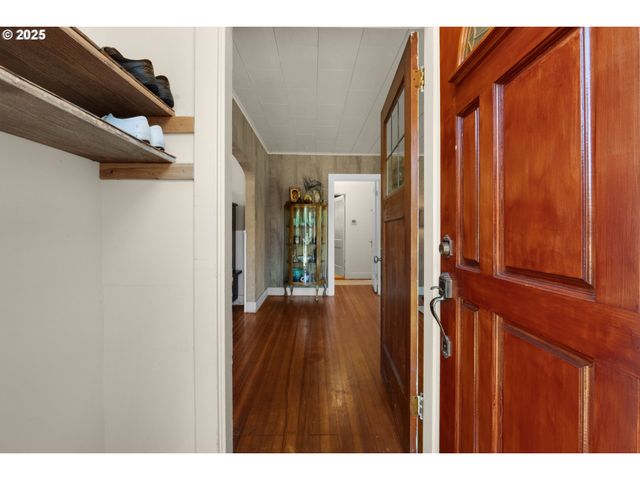 92289 SVENSEN MARKET Rd, Astoria, OR 97103