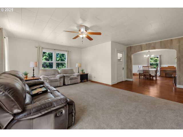 92289 SVENSEN MARKET Rd, Astoria, OR 97103