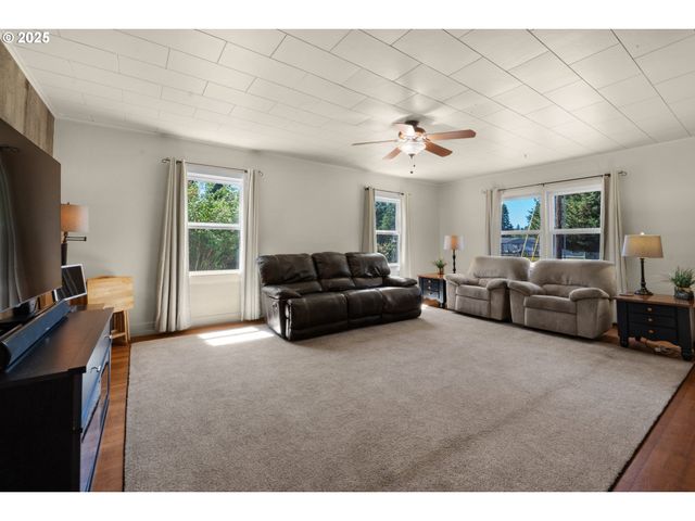 92289 SVENSEN MARKET Rd, Astoria, OR 97103