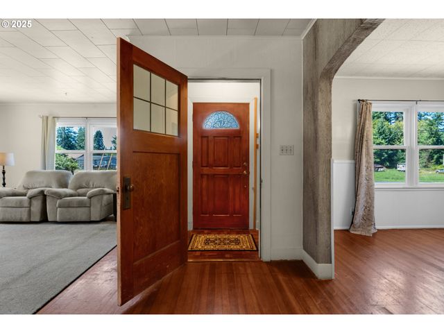 92289 SVENSEN MARKET Rd, Astoria, OR 97103