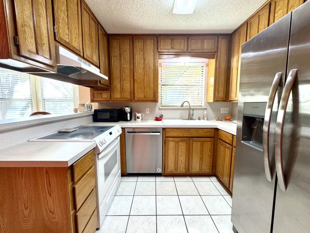 713 Owens Drive, Crowley, TX 76036