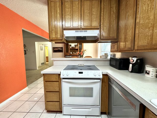 713 Owens Drive, Crowley, TX 76036