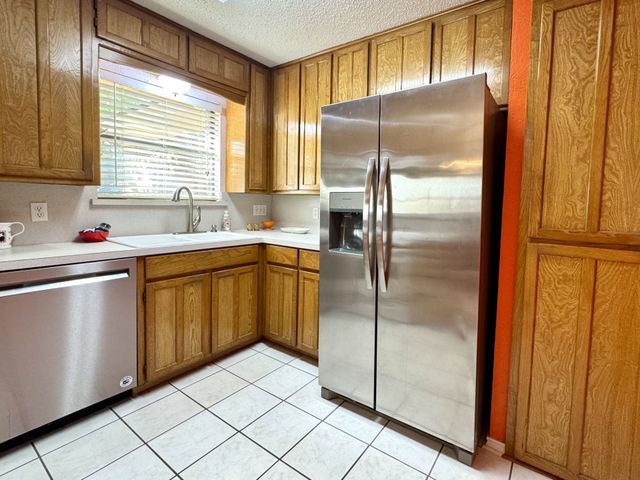 713 Owens Drive, Crowley, TX 76036