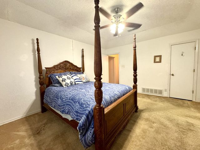713 Owens Drive, Crowley, TX 76036