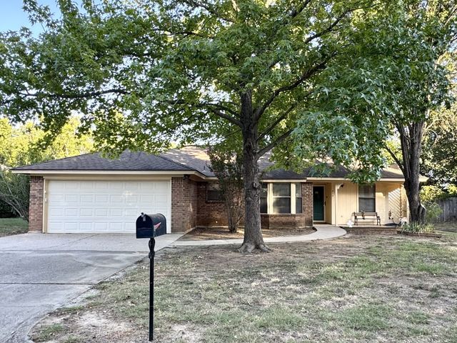 713 Owens Drive, Crowley, TX 76036