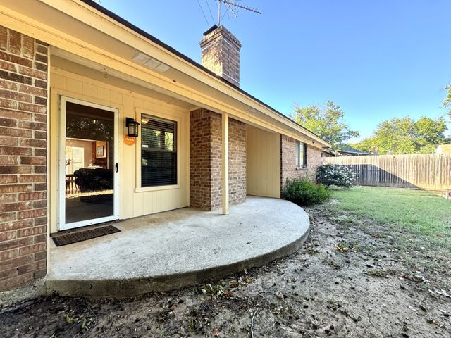 713 Owens Drive, Crowley, TX 76036