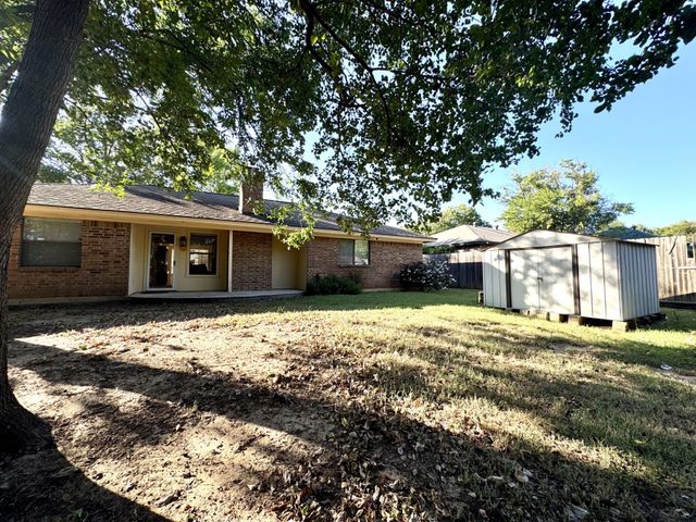 713 Owens Drive, Crowley, TX 76036