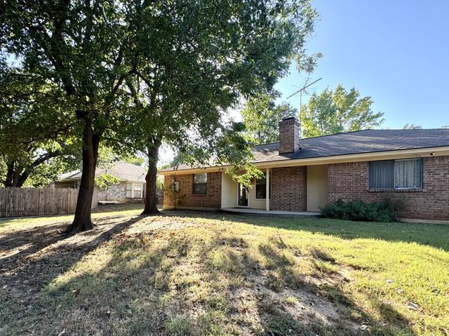 713 Owens Drive, Crowley, TX 76036
