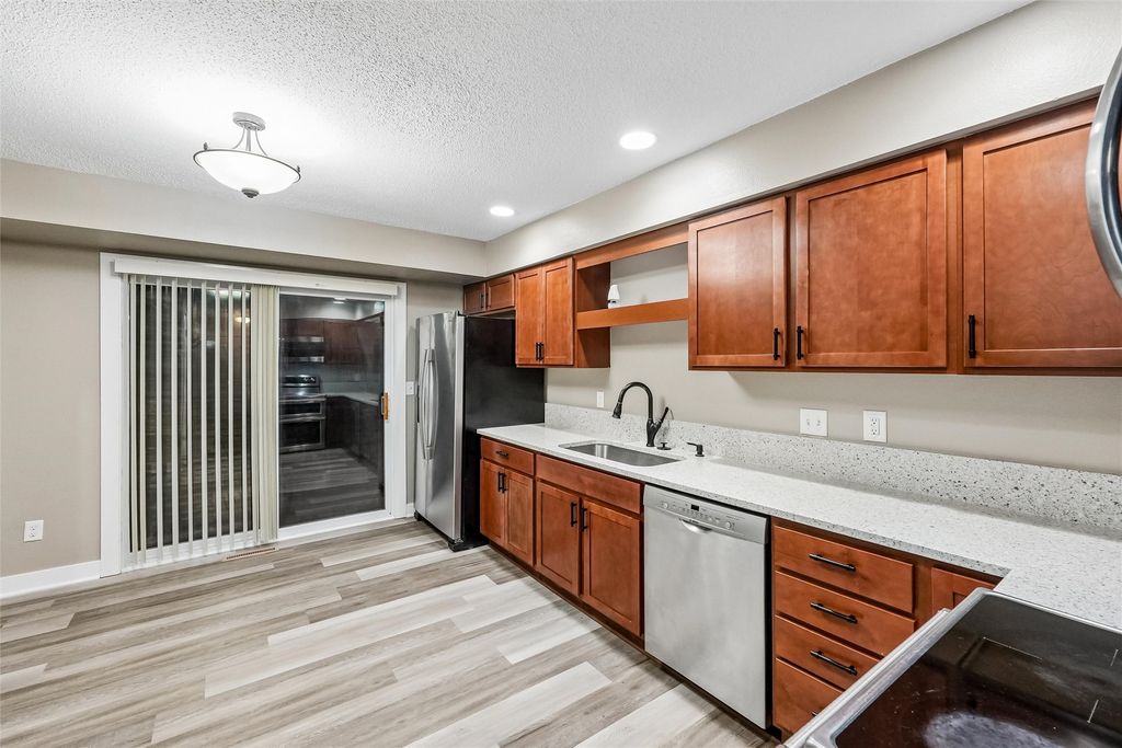 604 3rd Street NW, Altoona, IA 50009