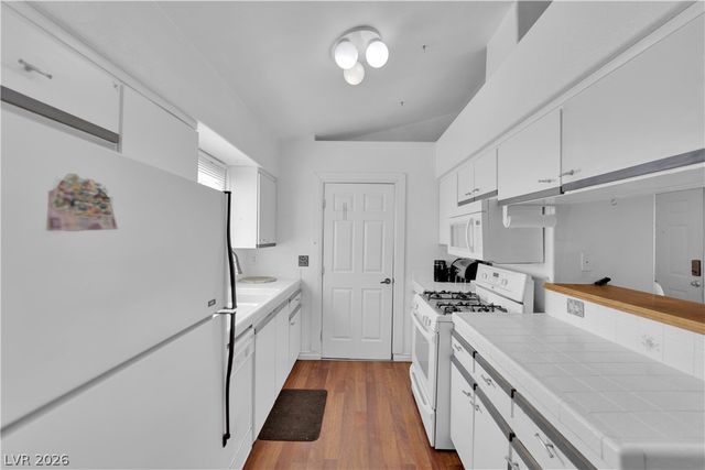 1600 North Torrey Pines Drive 202, Las Vegas, NV 89108