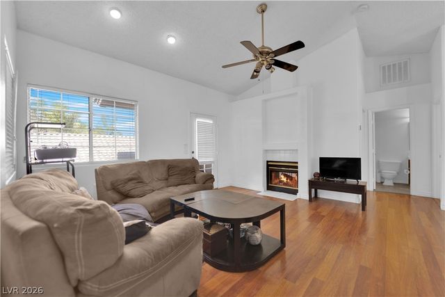 1600 North Torrey Pines Drive 202, Las Vegas, NV 89108