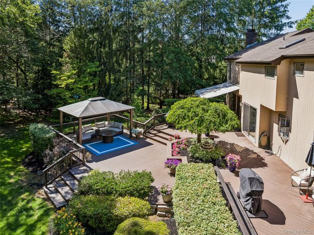 8 Deanna Court, Dix Hills, NY 11746