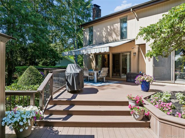 8 Deanna Court, Dix Hills, NY 11746
