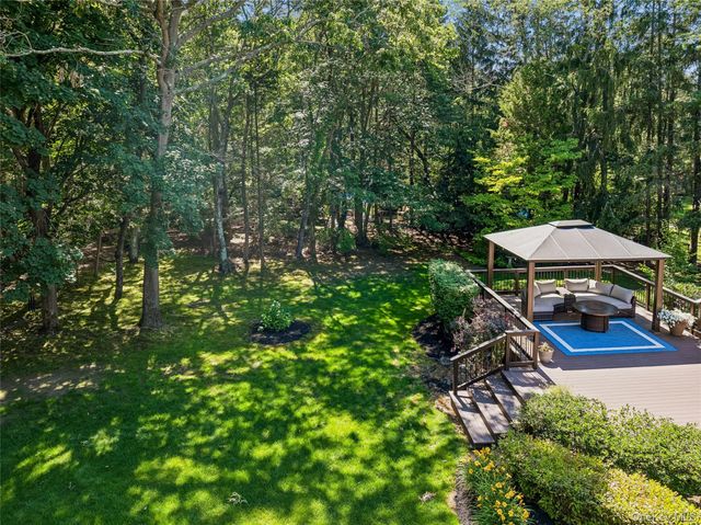 8 Deanna Court, Dix Hills, NY 11746
