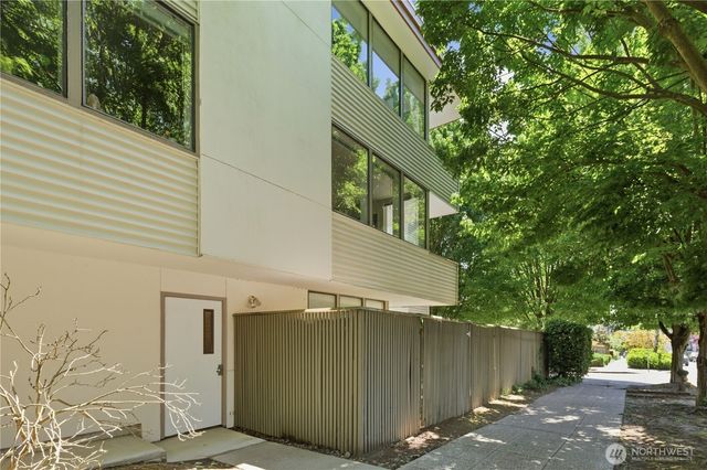 802 N 43rd Street, Seattle, WA 98103