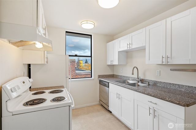 802 N 43rd Street, Seattle, WA 98103