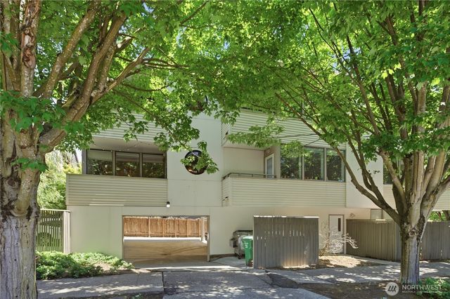 802 N 43rd Street, Seattle, WA 98103