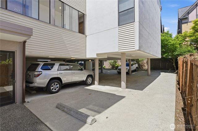 802 N 43rd Street, Seattle, WA 98103