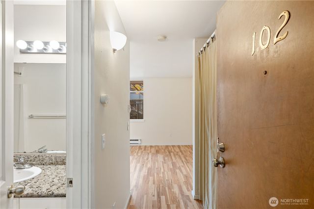 802 N 43rd Street, Seattle, WA 98103