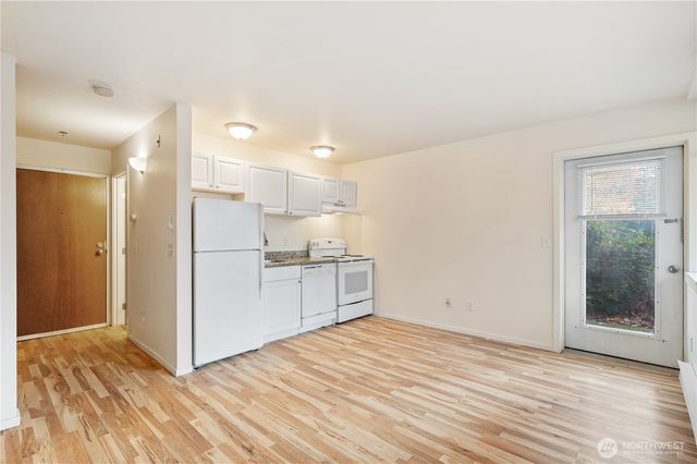 802 N 43rd Street, Seattle, WA 98103