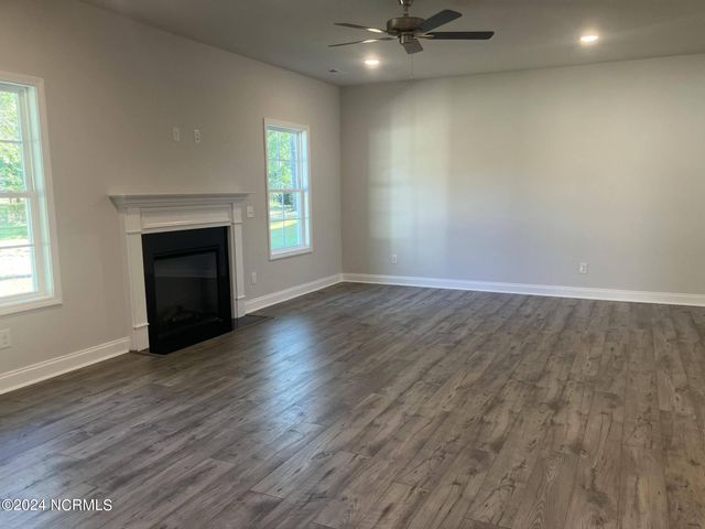 1306 Caracara Drive Model Home, New Bern, NC 28560