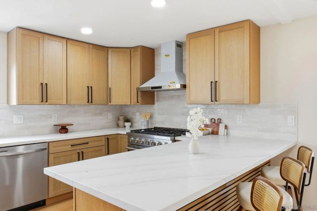 9348 Horton Dr, La Mesa, CA 91942