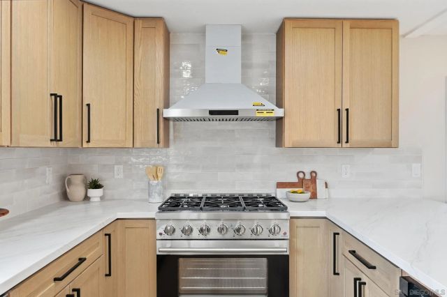 9348 Horton Dr, La Mesa, CA 91942