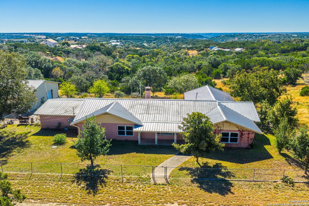 88 Oak Alley, Kerrville, TX 78028