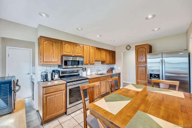 56 Pamlico Avenue, Ronkonkoma, NY 11779