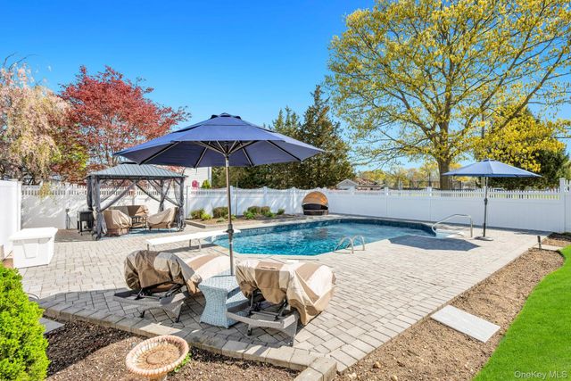 56 Pamlico Avenue, Ronkonkoma, NY 11779