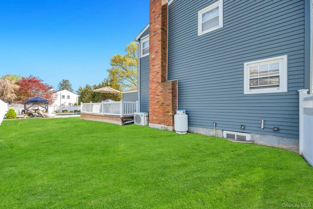56 Pamlico Avenue, Ronkonkoma, NY 11779