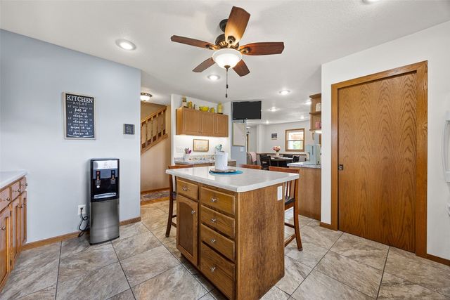 6409 Meadowlark Dr, Cedar Rapids, IA 52404